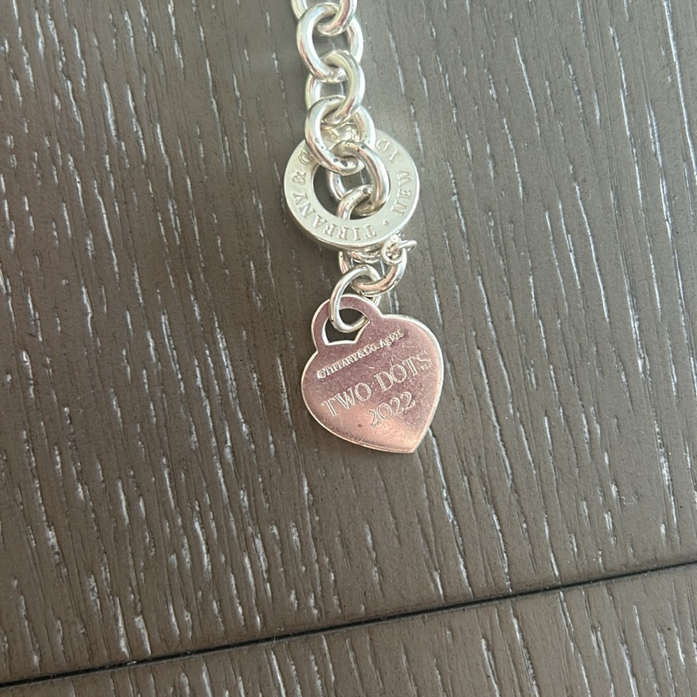 TIFFANY & CO- Heart Tag Toggle Bracelet - Picture 3 of 5